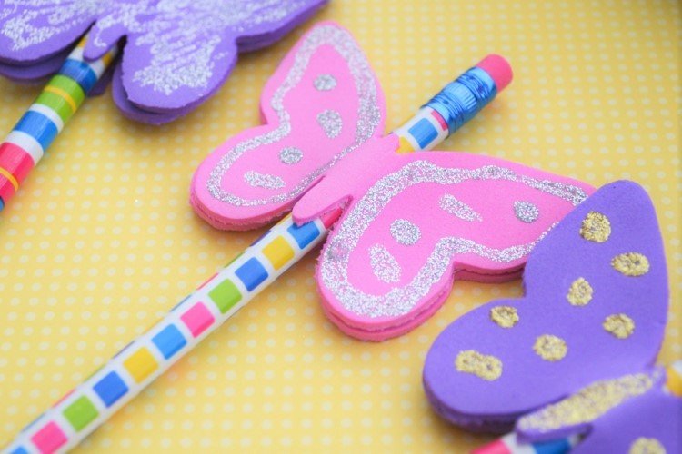 Håndværk med skumgummi børn-forår-DIY-pige-blyant-sommerfugl