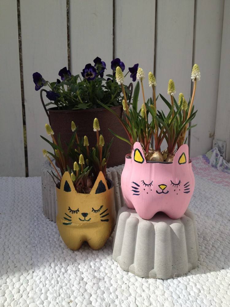 Tinker med PET-flasker katte-blomster-beholdere-perlehyacinter