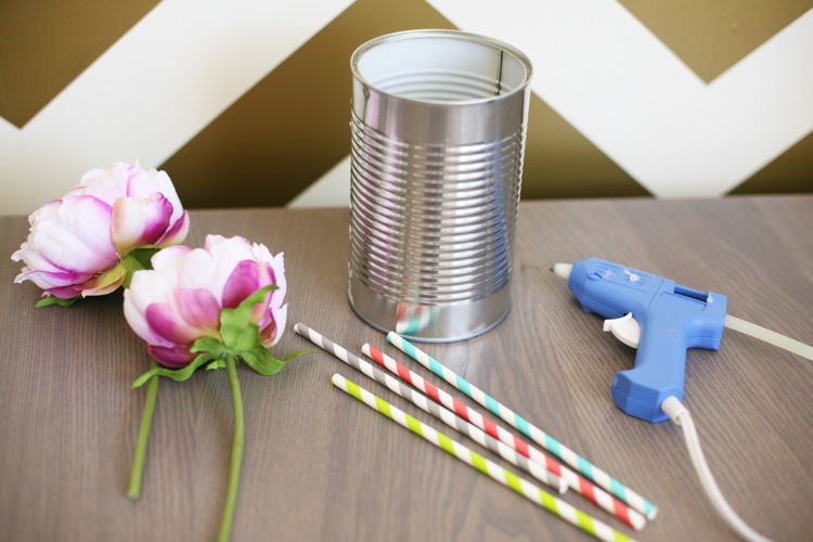 Tinker-sugerør-vase-instruktioner-dåse-dekoration-materialer-varm lim