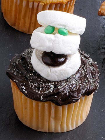 halloween cupcake dekoration mumie skumfiduser slik