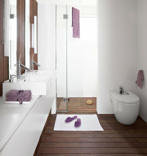 lilla accenter-hvide badeværelsesmøbler
