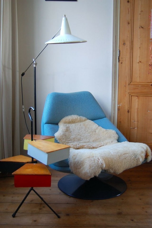 Læsehjørne Skandinavisk levende stil blå læder lænestol