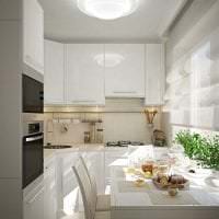világos fehér bútorok a konyhai tervezés fotójában
