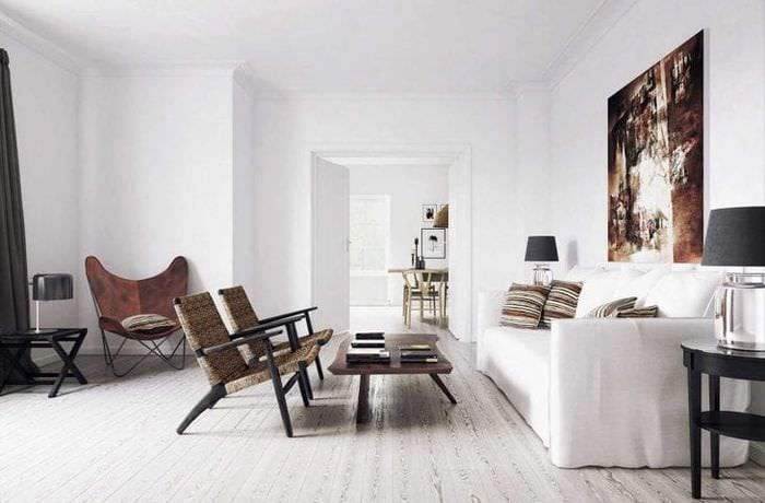 valkoiset seinät olohuoneen tyyliin minimalismin tyyliin