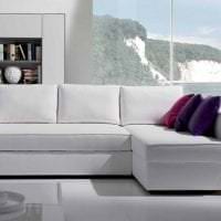 lys sofa i stil med korridorbilledet
