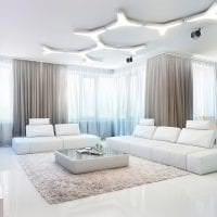 lys sofa i designet af gangen foto