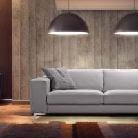 lys sofa i det indre av soveromsbildet
