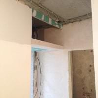 decorarea tavanului cu mortar de beton în poza bucătăriei