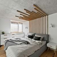 tavan interior cu mortar de beton în dormitor foto