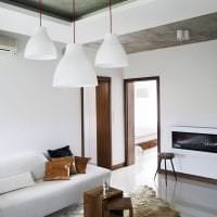 stilul tavanului cu beton în fotografia apartamentului