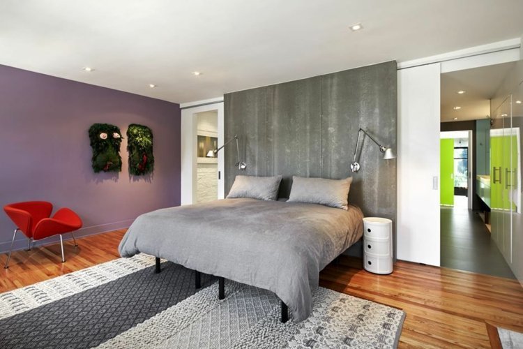 seng-sengegavl-accent-væg-idé-grå-design-lilla-væg-farve
