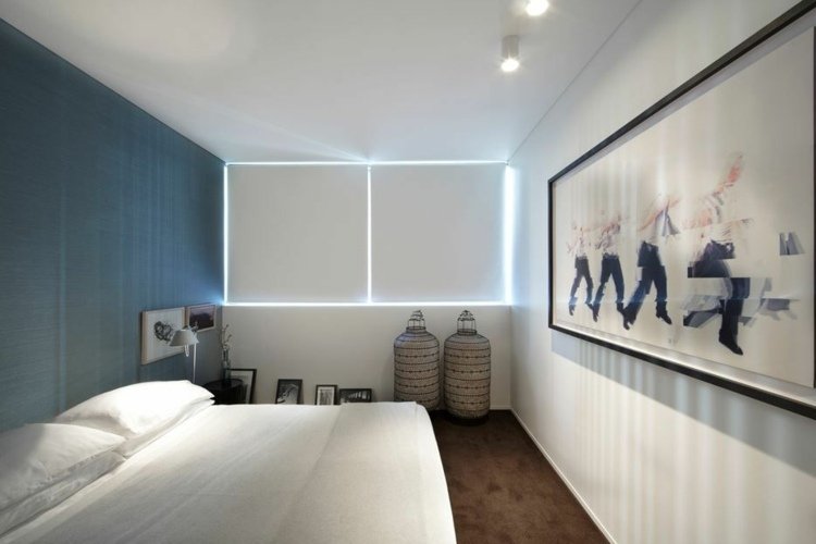 seng-sengegavl-almindelig-blå-grå-væg-farve-striber-mønster