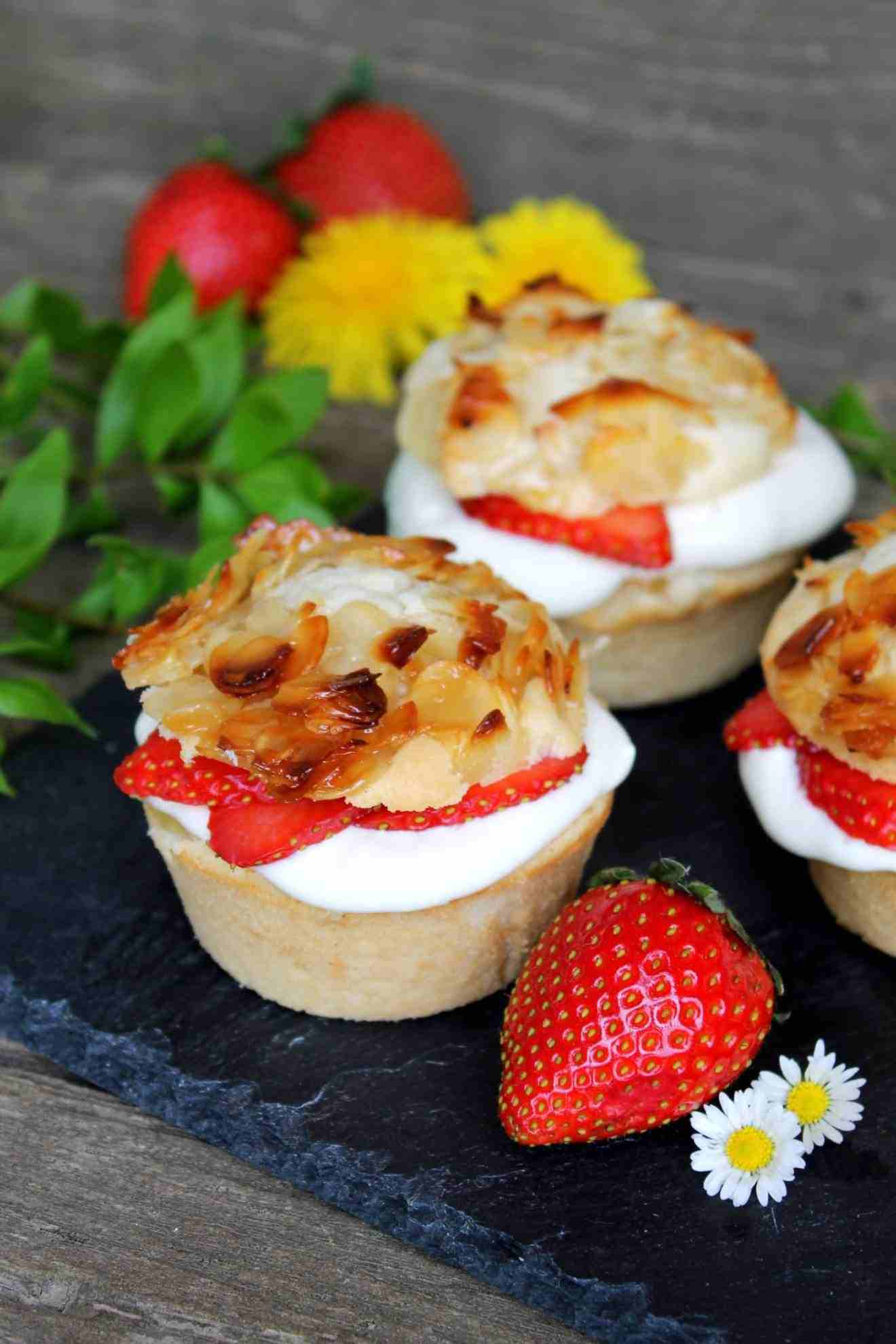 Bi sting muffins med jordbær og vanillefyldning low carb dessert ideer