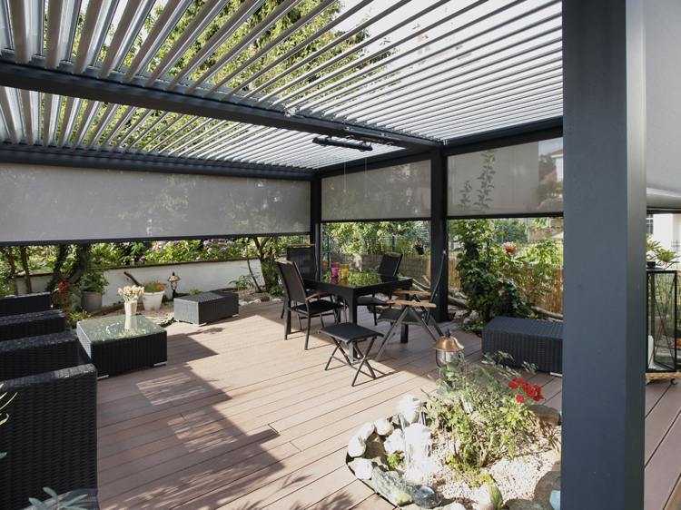 bioklimatisk-pergola-terrasse-træ-planker-grønne-moderne