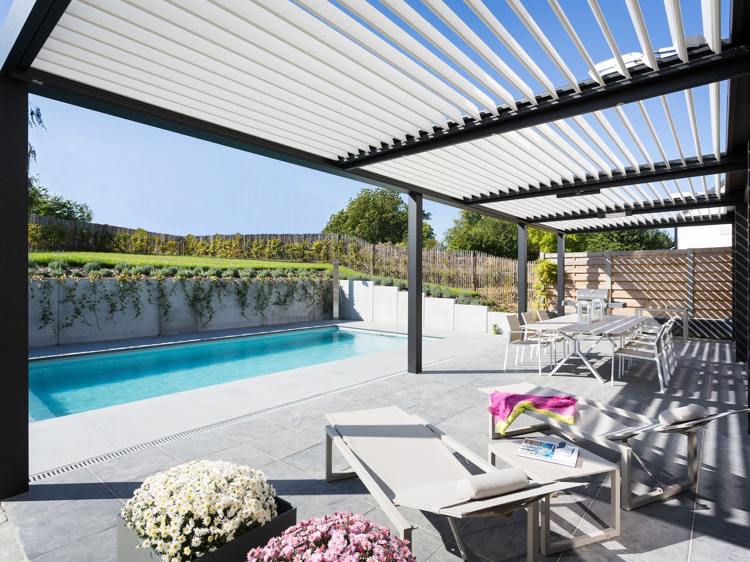 Bioklimatisk pergola -pool-terrasse-havemøbler-moderne