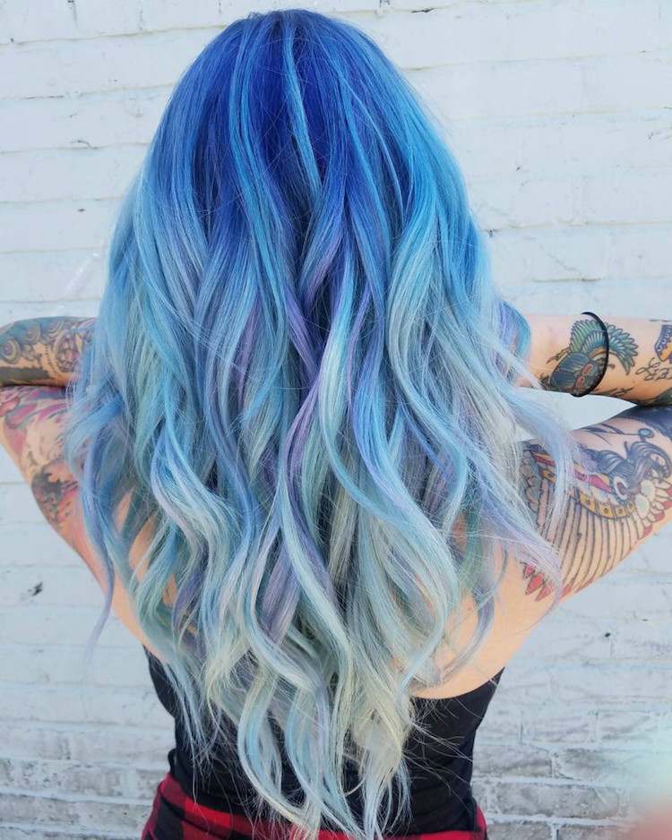 blåt hår ocean hårfarver trend lys højdepunkter blond