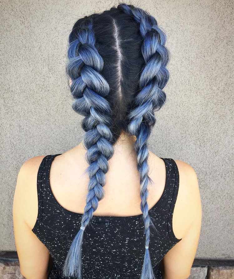 blåt hår ocean hårfarver trend frisure pigtails flettet