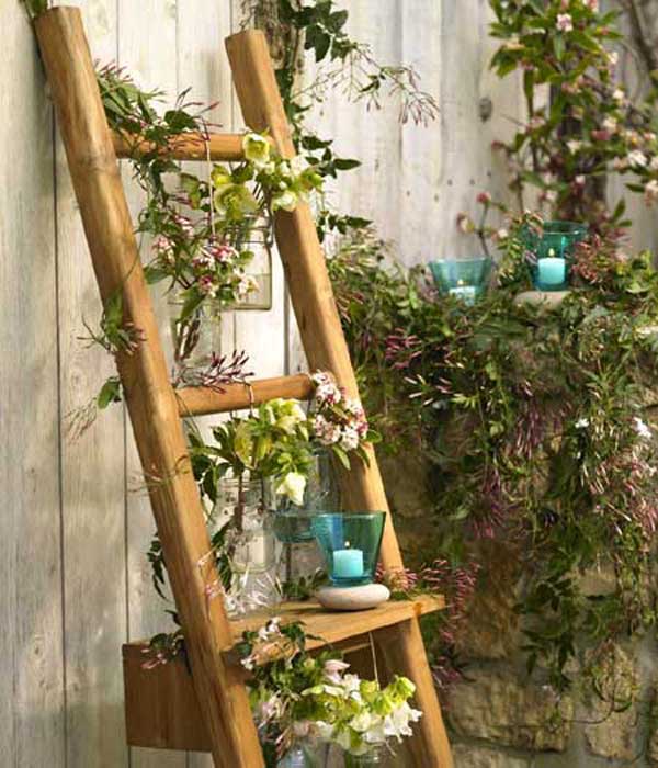 Byg et blomsterstand selv træstige væg dekoreret med blomster