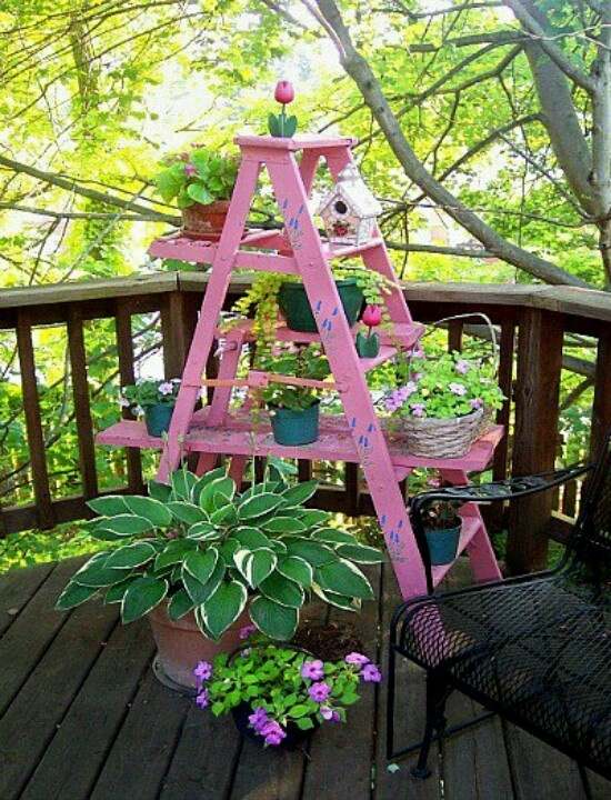 Byg blomstertrapper selv terrasse dekoreret i pink