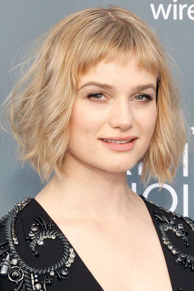 Blond bob med micro bangs Alison Sudol frisure