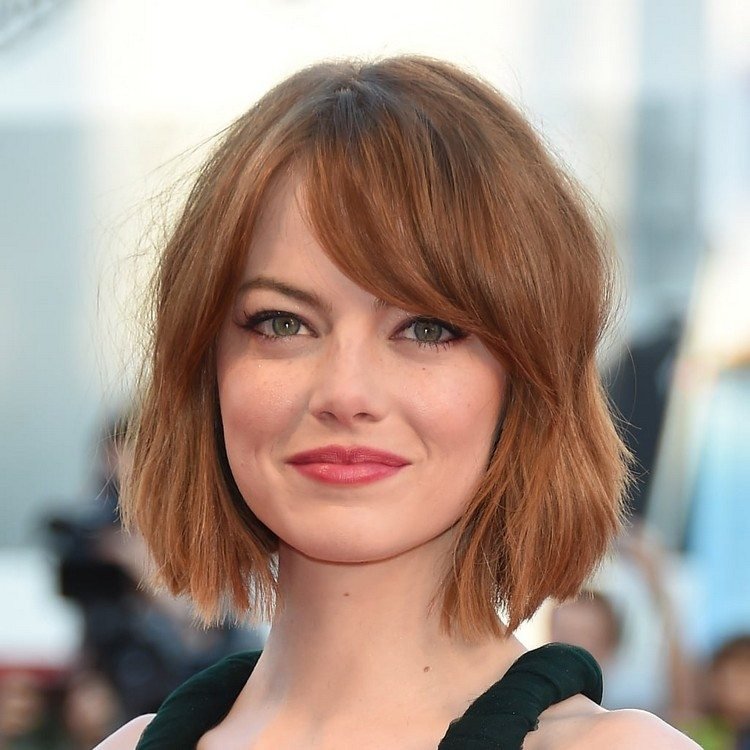 Bob -frisure med sidelange fra Emma Stone sommerlook