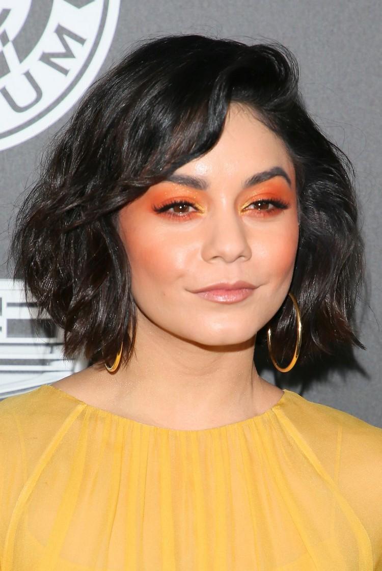 Vanessa Hudgens bob opdelt med sidebarne