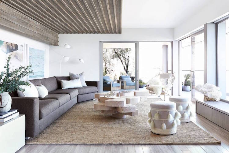 gulv-træ-look-moderne-stue-jute tæppe-sofa-panoramavindue