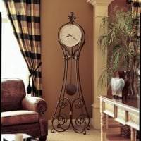 ceas de lemn în sufragerie în fotografie în stil rustic