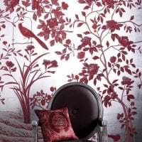 rikas viininpunainen väri makuuhuoneen valokuvan tyyliin