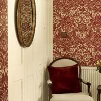 rikas viininpunainen väri makuuhuoneen valokuvan suunnittelussa