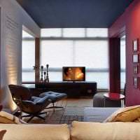 لون بورجوندي جميل في داخل صورة غرفة المعيشة