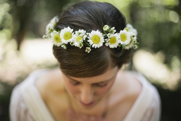 updo-til-brylluppet-smukke-margueritter-med-flettet