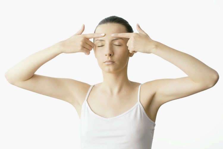 Hængende øjenlågsøvelser, tips til stramning af ansigtet