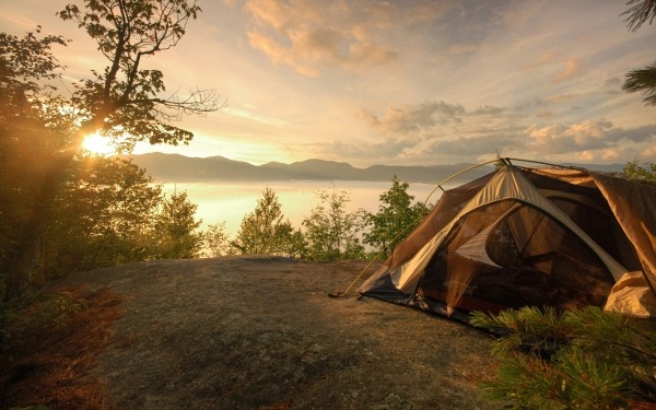 Camping ved søen camping telte moderne