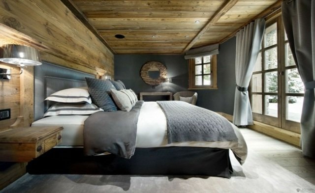 Gardiner sengetæppe neutral væg farve træ væg