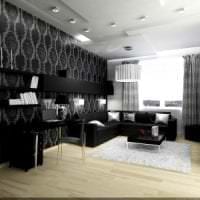 schwarze Tapete im Inneren des Wohnzimmers im Stil von Glamour-Bildern