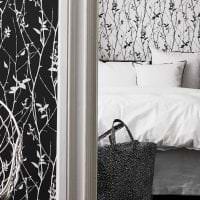 טפט שחור בפנים חדר השינה בסגנון צילום מינימליזם