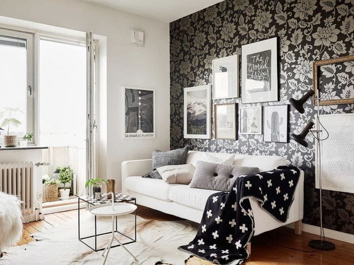 schwarze Tapete im Wohnzimmerdesign im Avantgarde-Stil