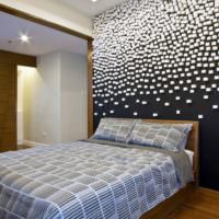 קישוט קיר מעוצב בחדר השינה הזוגי