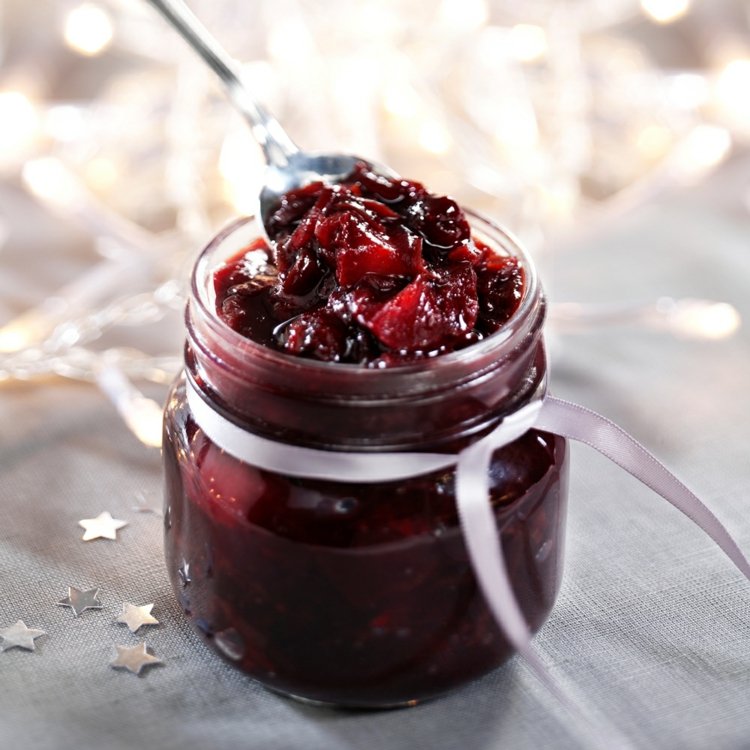 chutney-opskrifter-blomme-anis-kanel-vin-eddike-lokal-frugt-mason krukke