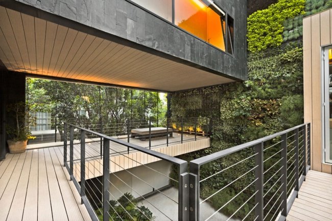 Asymmetrisk hus terrasse-træ struktur