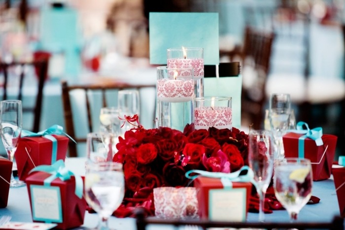 tranebær-rød-bord-dekoration-bryllup-aqua-kombination