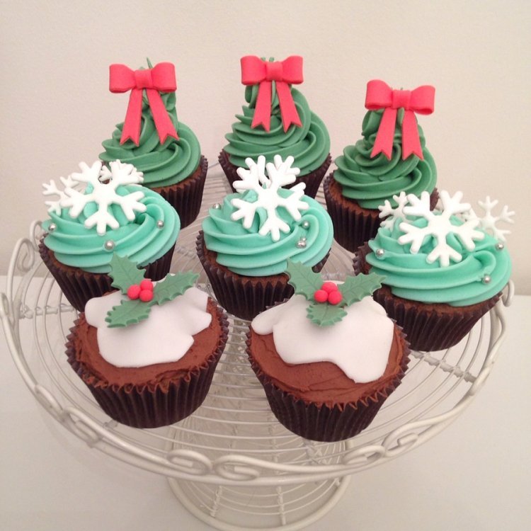 cupcakes til juleideer-grøn-glasur-fondant dekorationer