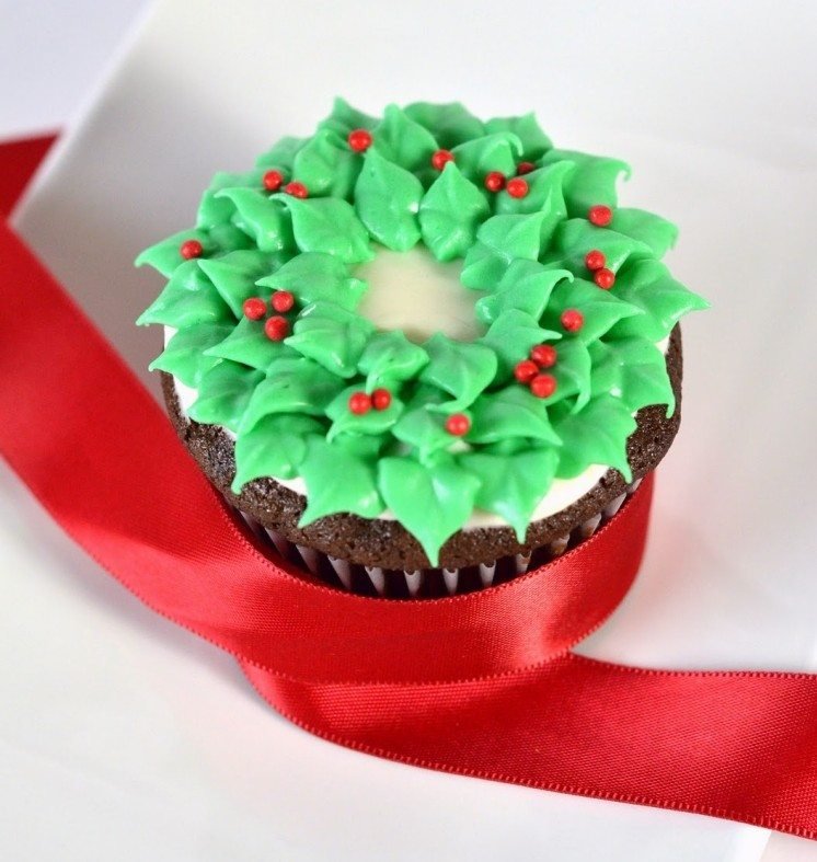 cupcakes til juleideer-julekrans-bær