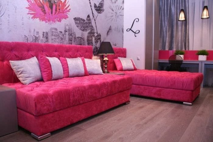 סגנון יוצא דופן של הסלון בצבע פוקסיה