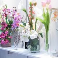 mesterséges virágok a nappaliban dekoráció fotó