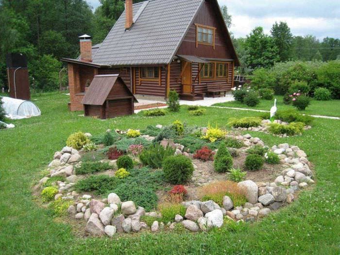 إنشاء غير عادي لتصميم منزل صيفي بالحجارة بأيديكم
