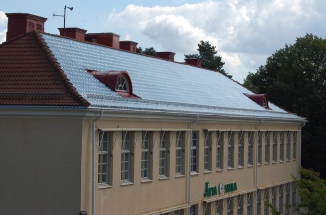 Grundskole mursten-meget gennemsigtig glas-lavt jernoxidindhold solsystem