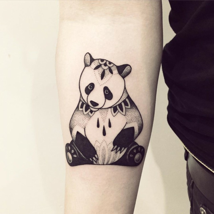 blackwork tatovering panda bjørn dyr inspiration dotwork design