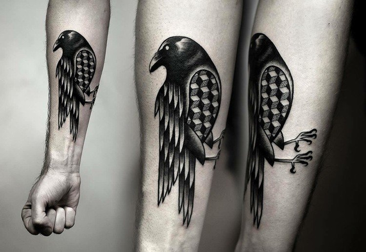 blackwork tatovering arm-krage-ravn-optisk-illusion-geometrisk